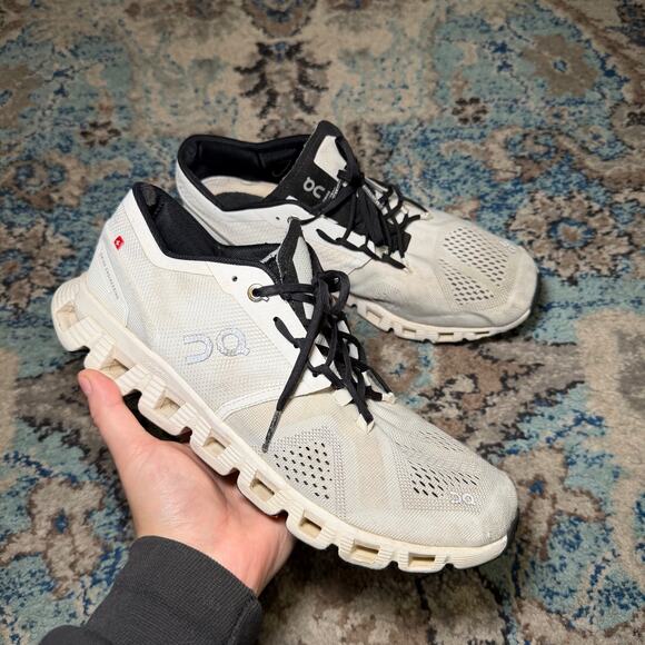 ON Shoes - On Cloud running Shoe 10